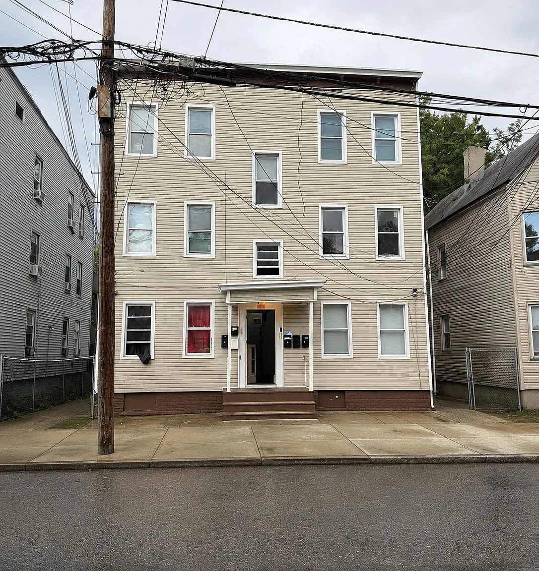 3 bed, $1,745 — Photo 1