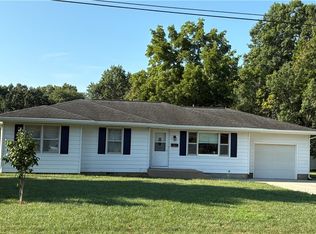 1011 E Gordon Ave, Effingham, IL 62401
