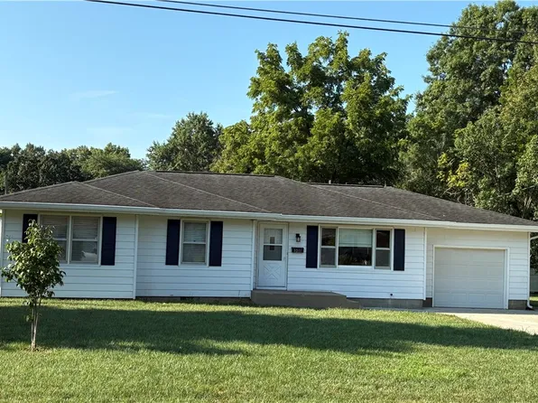 1011 E Gordon Ave, Effingham, IL 62401