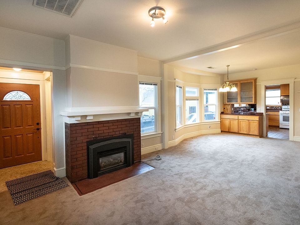 Main Floor Apartment, Living Rm
