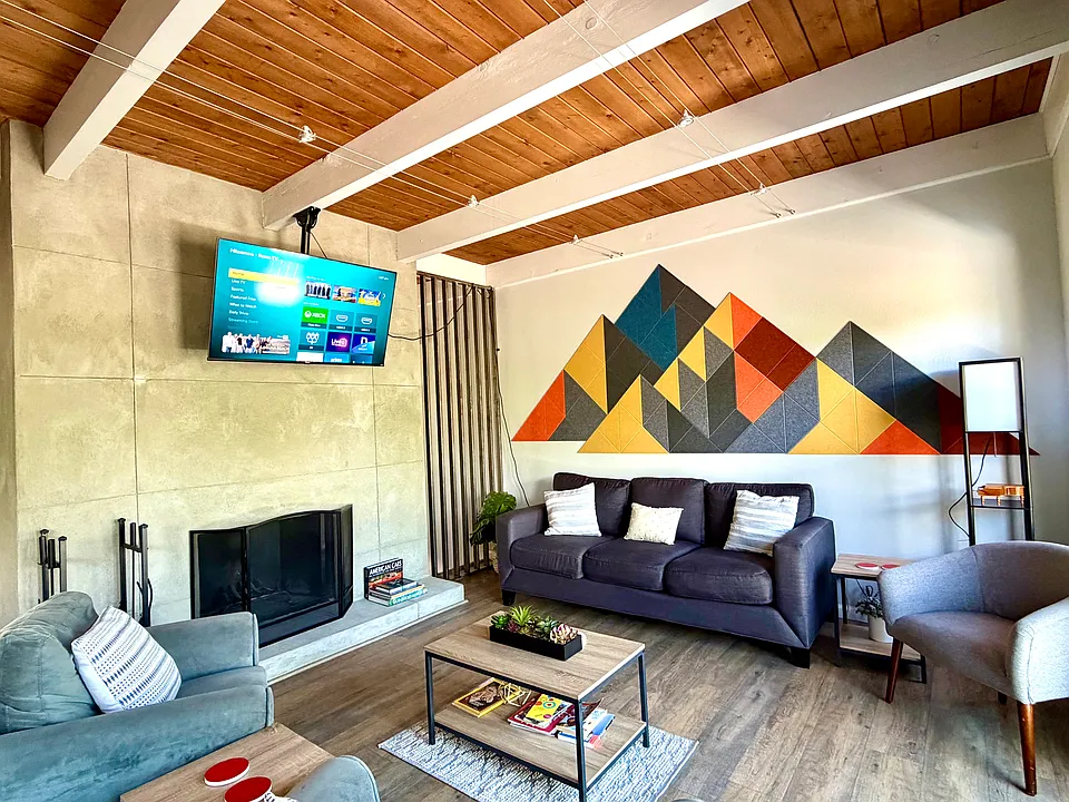 715 Branding Iron Dr SE