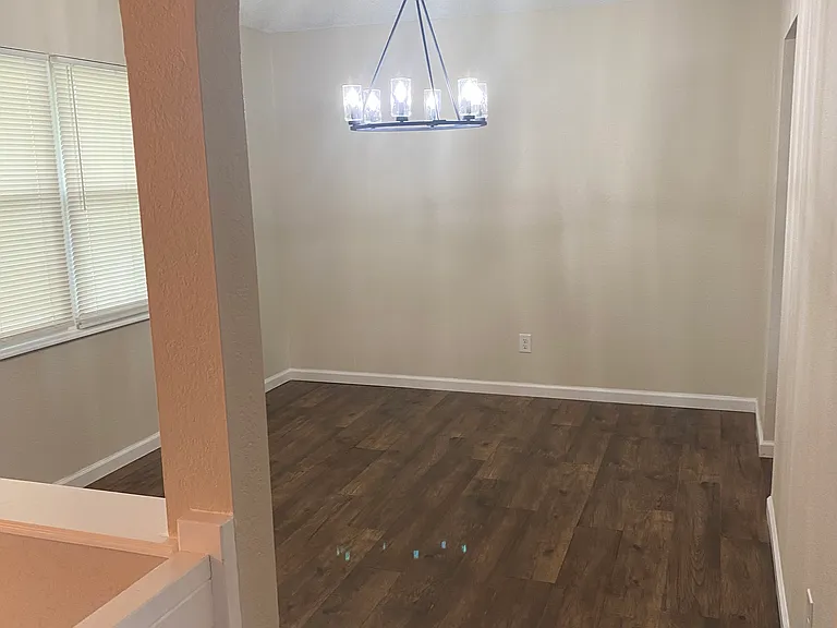 4301 NW Winslow Ct — Photo 3