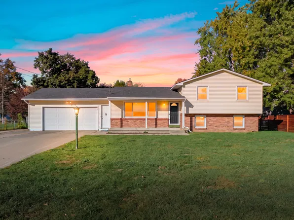 7643 Park Lane Ave, Jenison, MI 49428