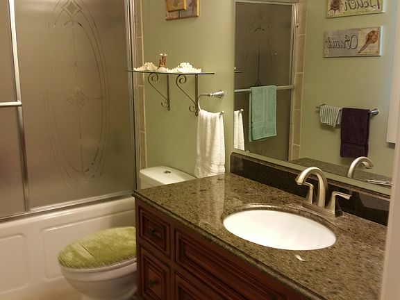 Master Bath/Whirlpool tub