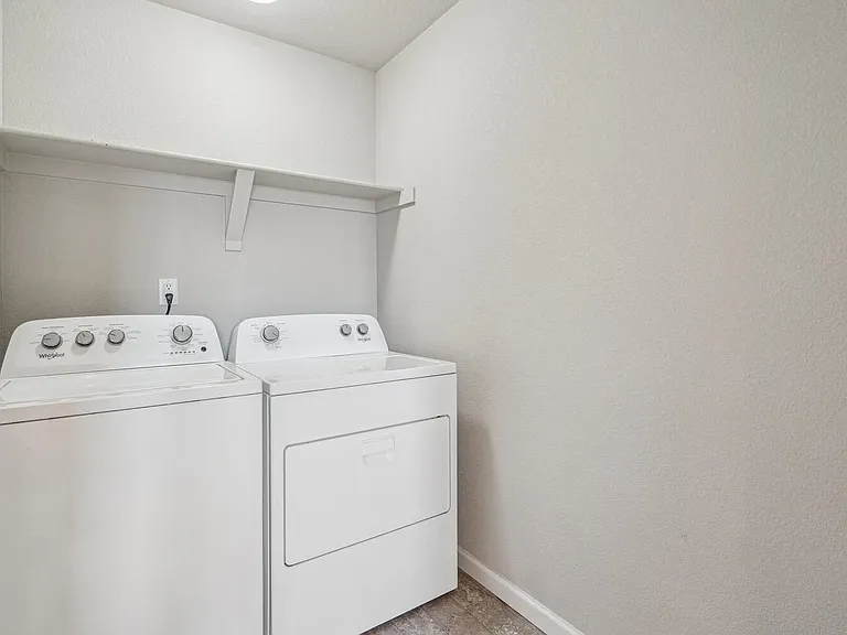 1119 Sherman Dr — Photo 28