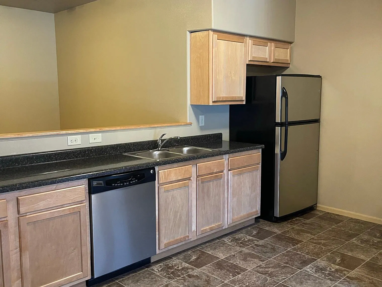 Studio, 634 sqft, $1,067 — Photo 2