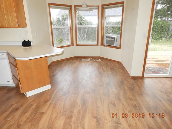 5th image of 15306 NE 12th Way