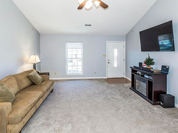 3rd image of 344 Headrick View Dr