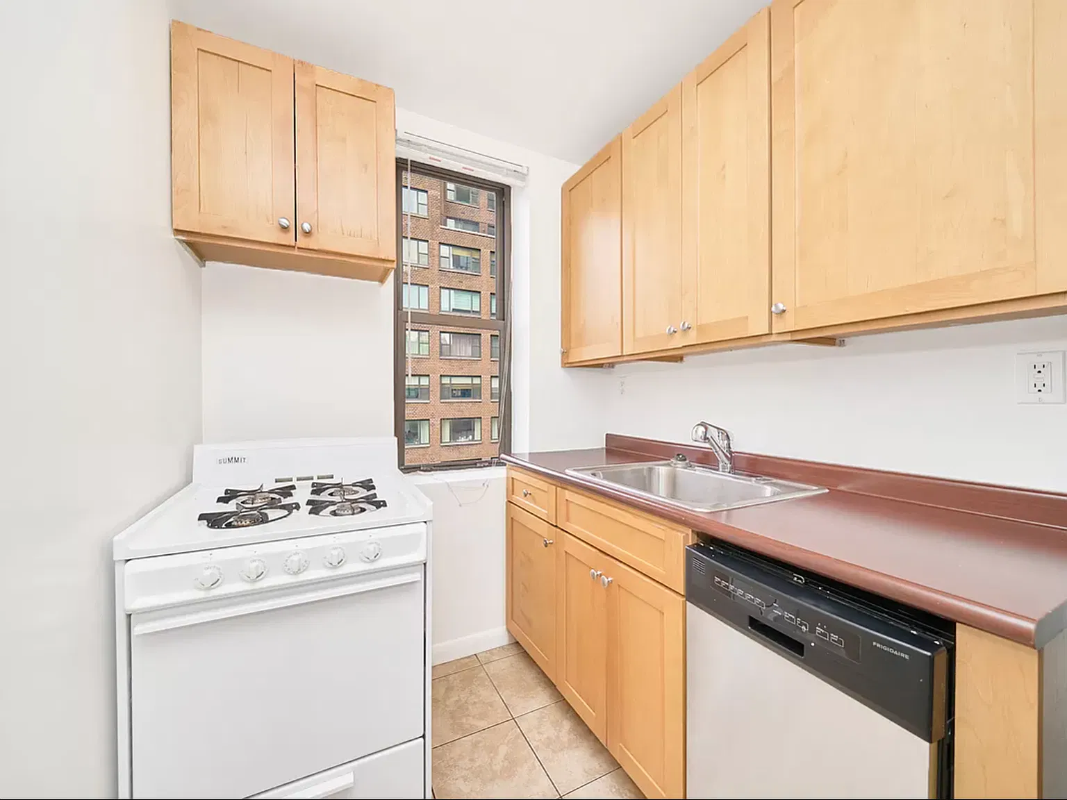 344 E 63rd St — Photo 3