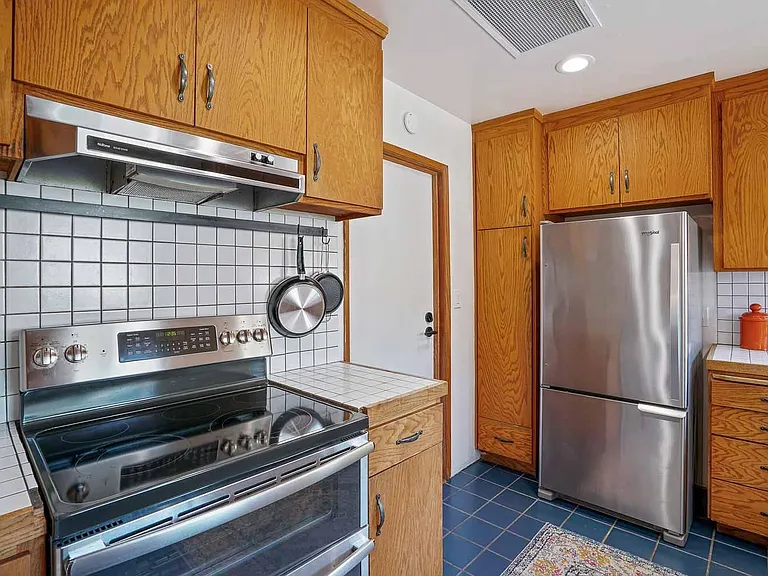 832 Eureka Ave — Photo 11