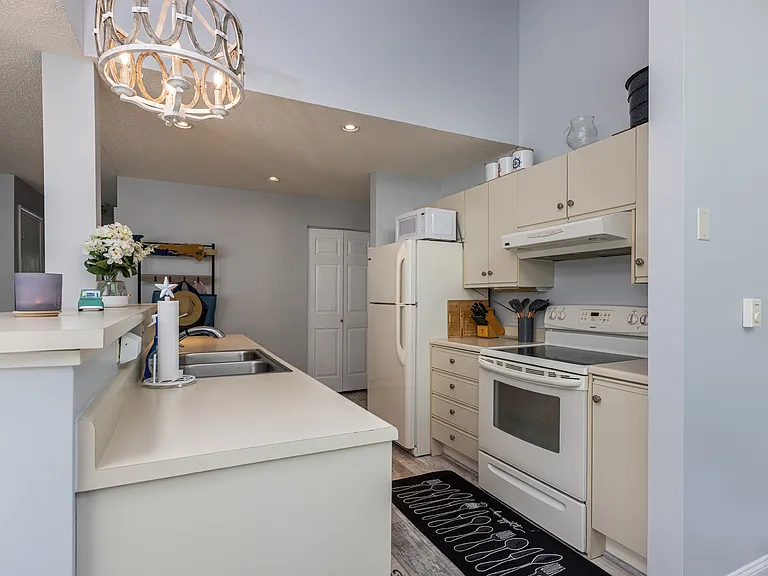 146 W Grand Ave #79 — Photo 7