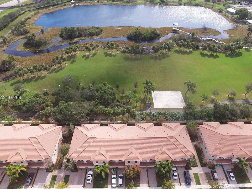 1st image of 271 Las Brisas Cir