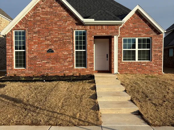 3200 SW Lovely Ln, Bentonville, AR 72712