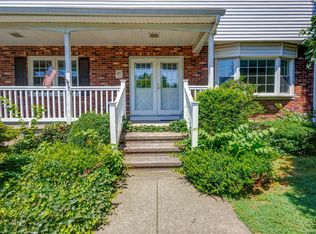 55 Country Hills Rd, Hamden, CT 06514