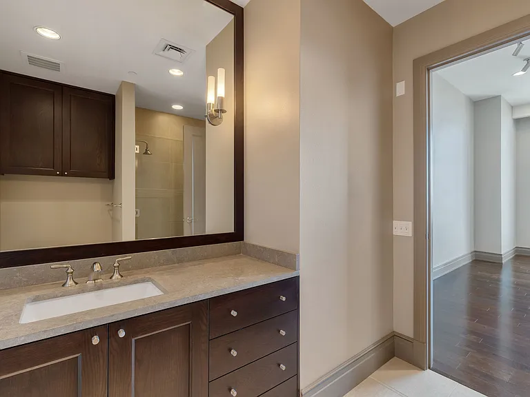 4242 Broadway #2002 — Photo 31