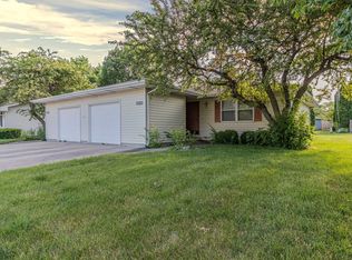 309 Wesley Ave, Savoy, IL 61874