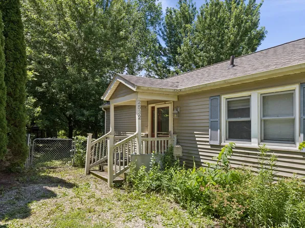 2532 Roberts St, Bettendorf, IA 52722