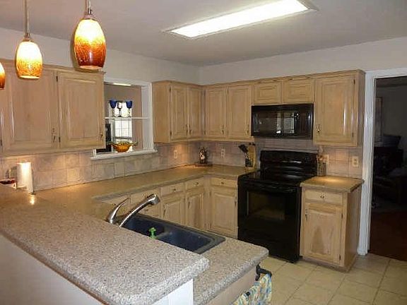4th image of 140 Baird Cir