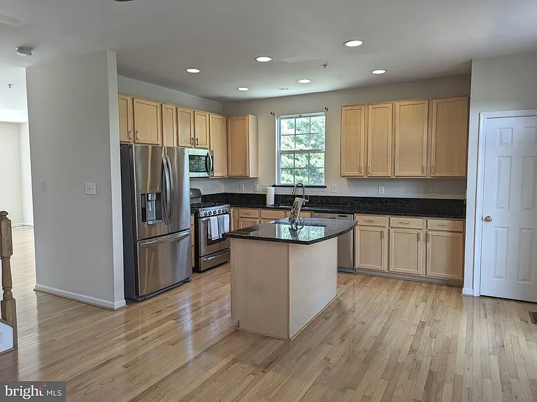 8710 Stonehouse Dr — Photo 5