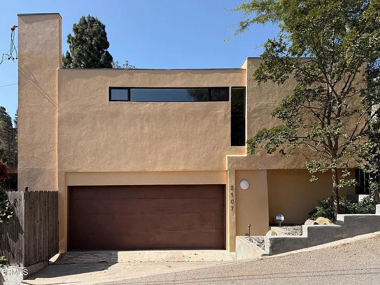 2107 Kress St — Photo 15