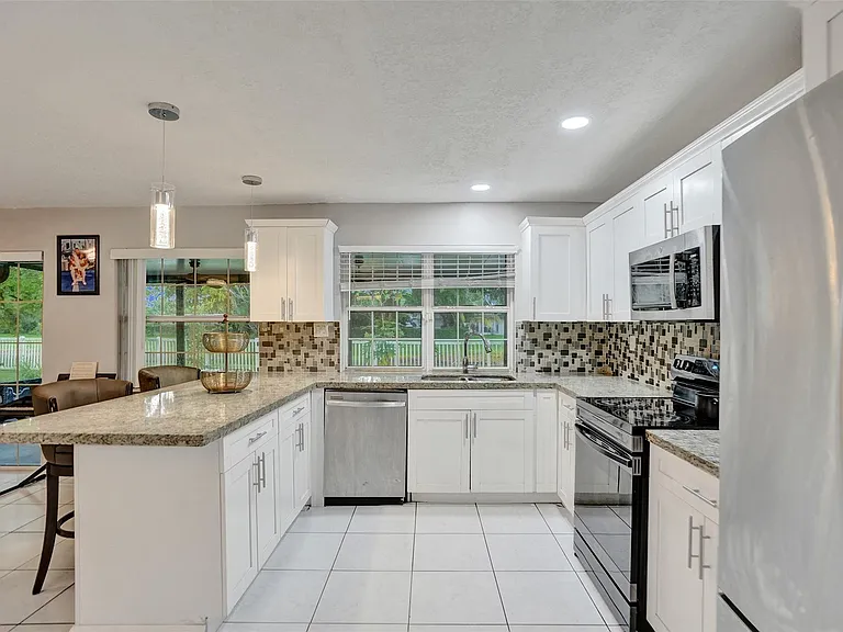 7008 NW 81st St — Photo 9