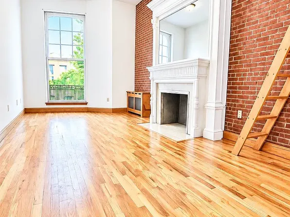 318 W 105th St APT 2A, New York, NY 10025