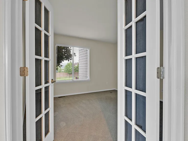 705 Witchhazel Ct — Photo 25