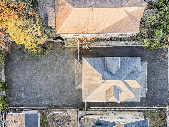 3rd image of 7247 Amboy Rd