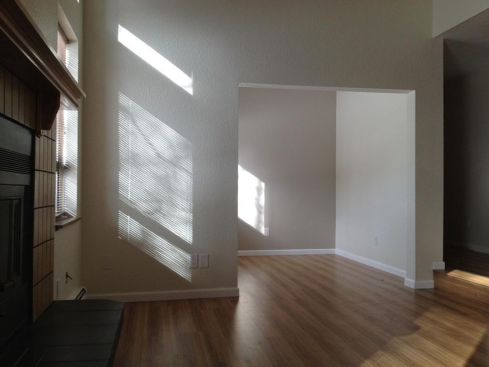 Downstairs den (empty))