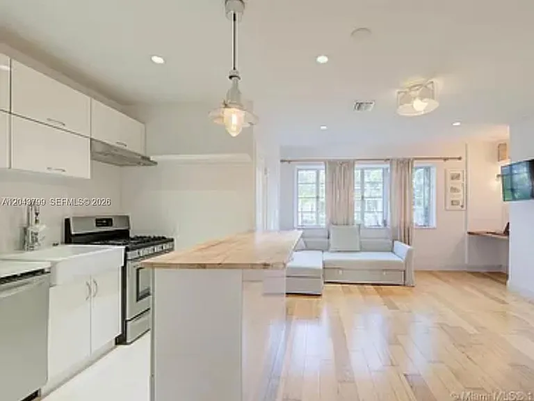 840 Michigan Ave #7 — Photo 1