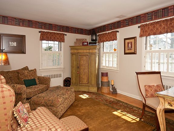 2nd image of 4 Chestnut Ct