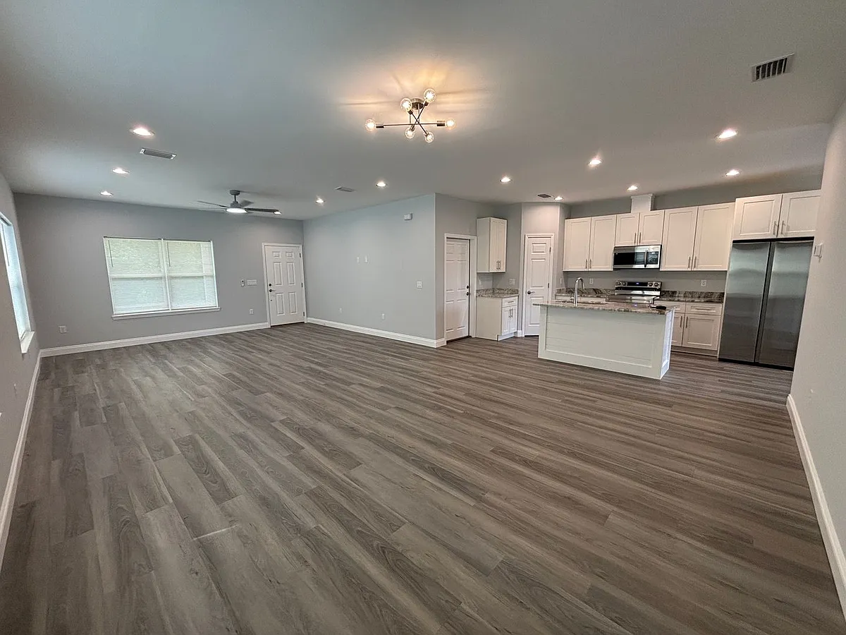 Building Photo - 2940 Hall Ave