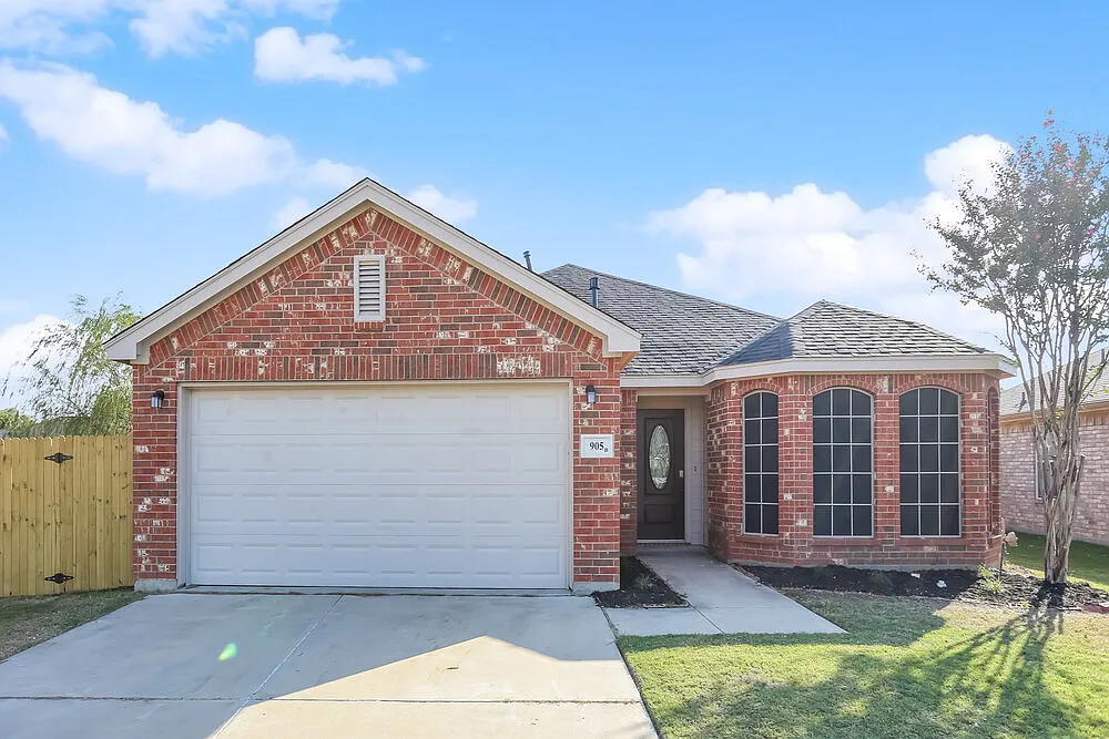 3 bed, 2.0 bath, 1670 sqft, $2,355 — Photo 1