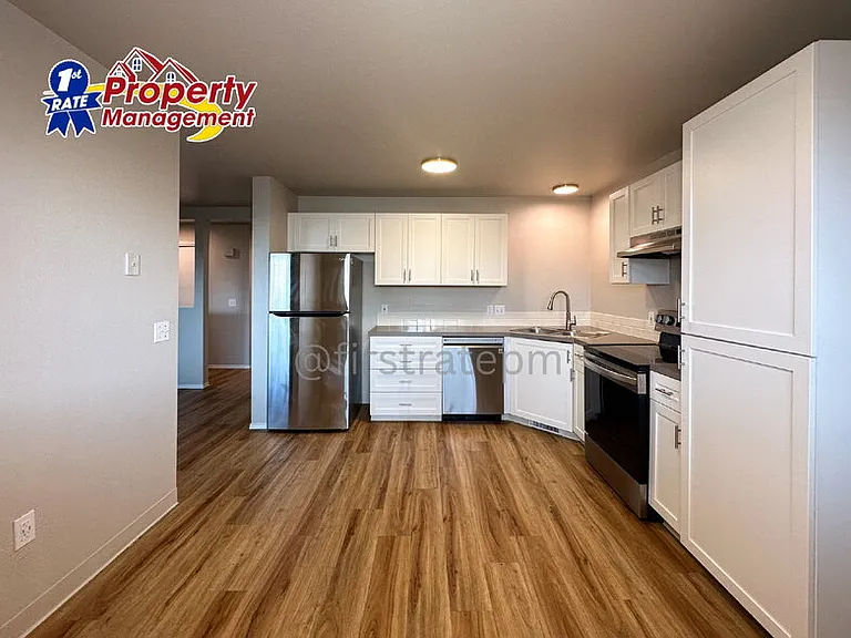 4824 W Blodgett Ln #202 — Photo 7
