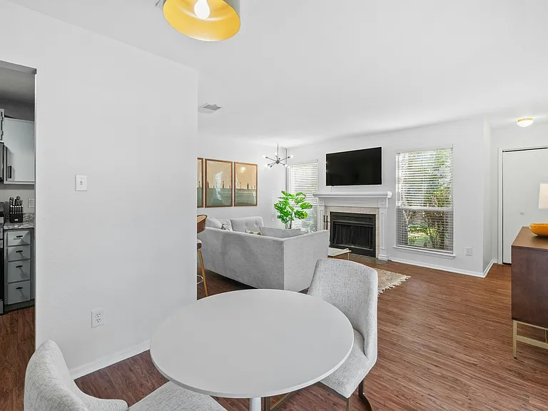 2018 W Rundberg Ln #15B — Photo 6