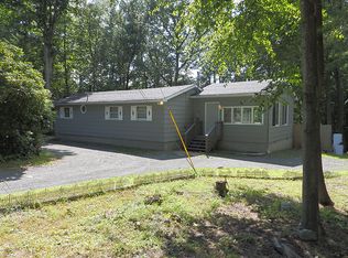 139 Persimmon Dr, Dingmans Ferry, PA 18328
