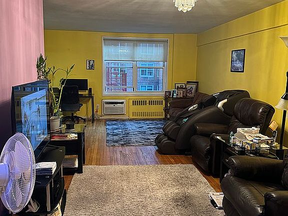 5th image of 142-05 Roosevelt Ave #328