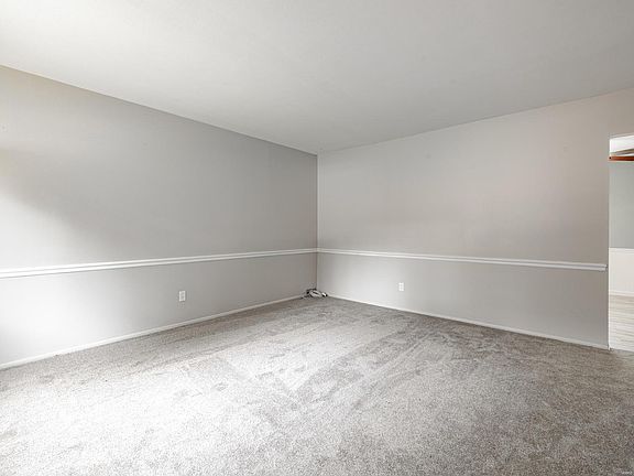 3rd image of 1150 Swallow Ln