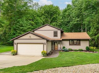 563 Kapity Dr, Mogadore, OH 44260