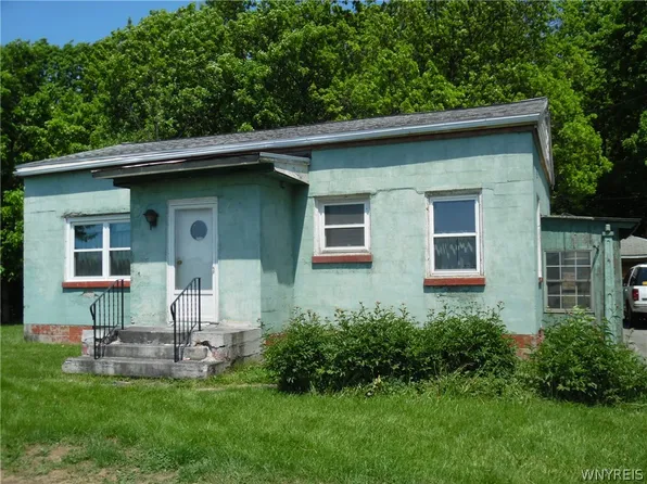 5720 Porter Rd, Niagara Falls, NY 14304