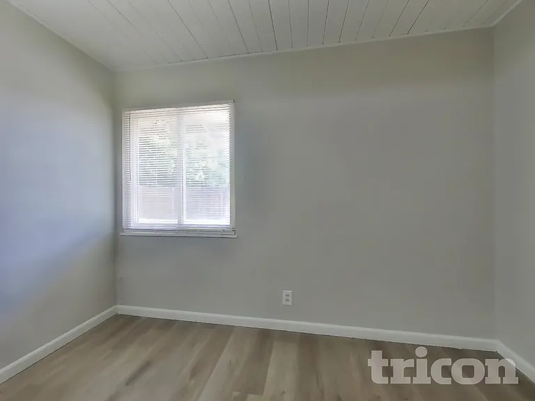 1475 Knights Row — Photo 9