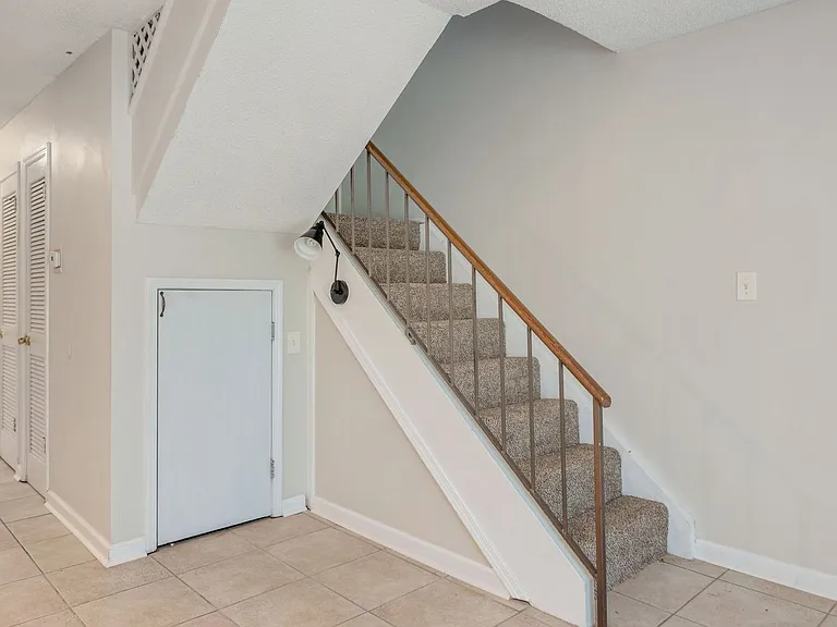206 4th St SE #B5 — Photo 15