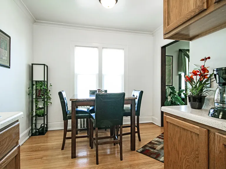 1 Bedroom (Dinning Nook) (North/South Courtyard)