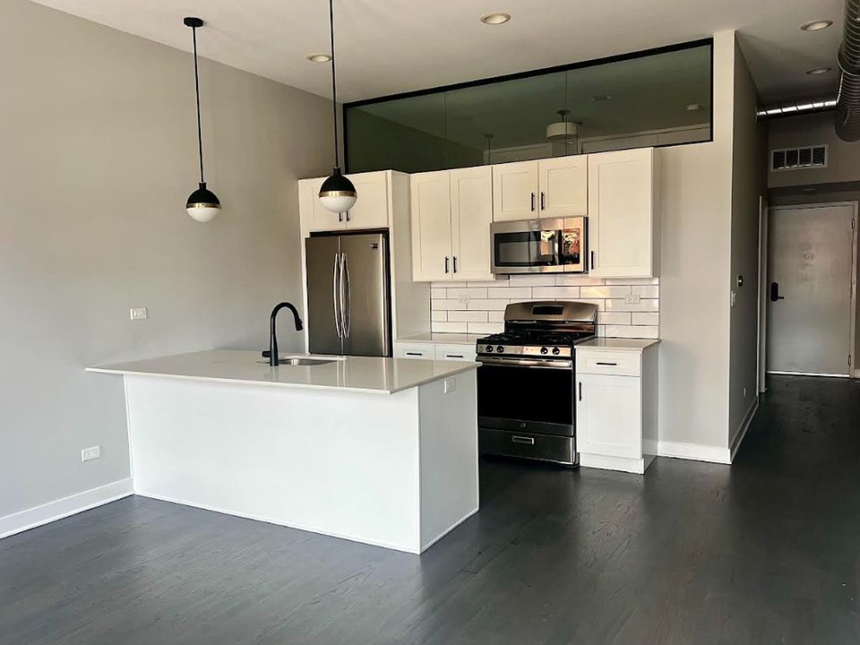 2nd image of 1637 W Chicago Ave #202