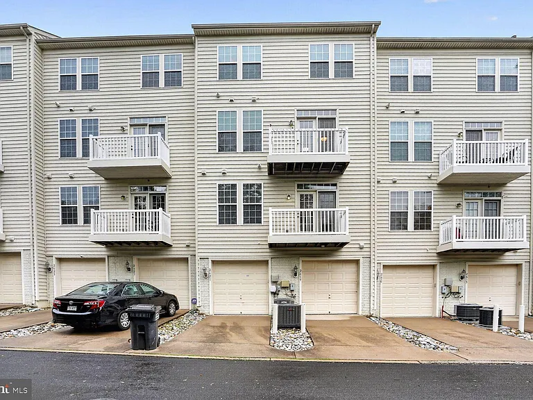 2621 Eastbourne Dr — Photo 23