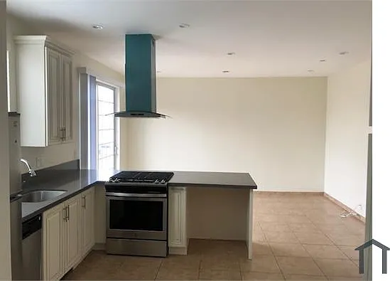 3 bed, 1255 sqft, $3,795 — Photo 1