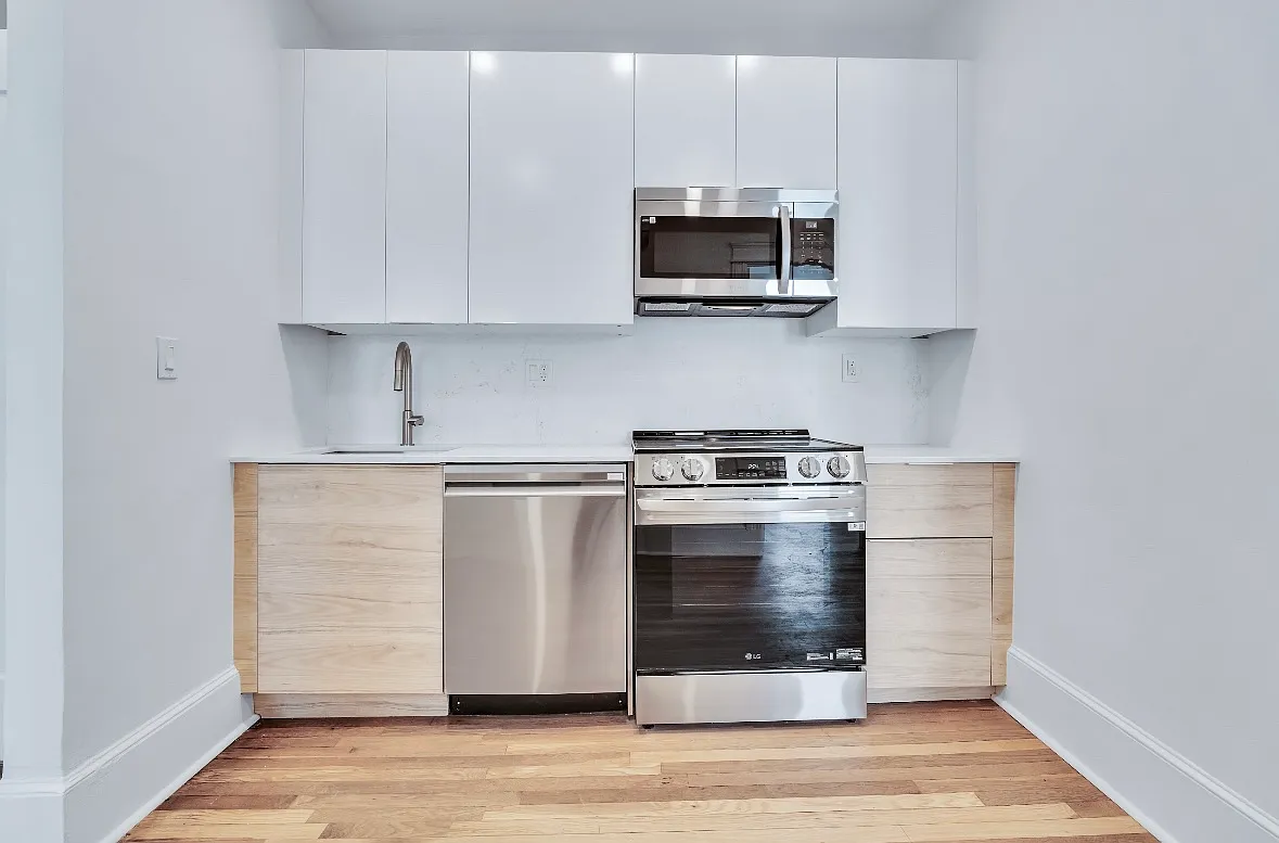 2 bed, 800 sqft, $4,200 — Photo 2