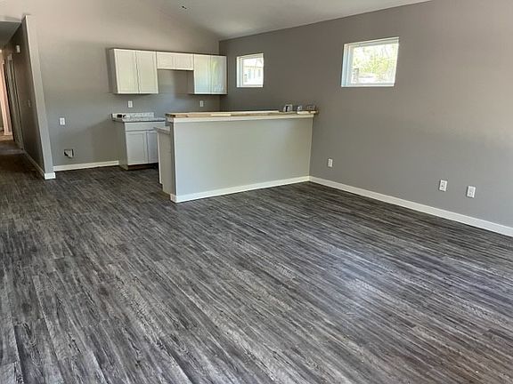 4th image of 602 Granite St