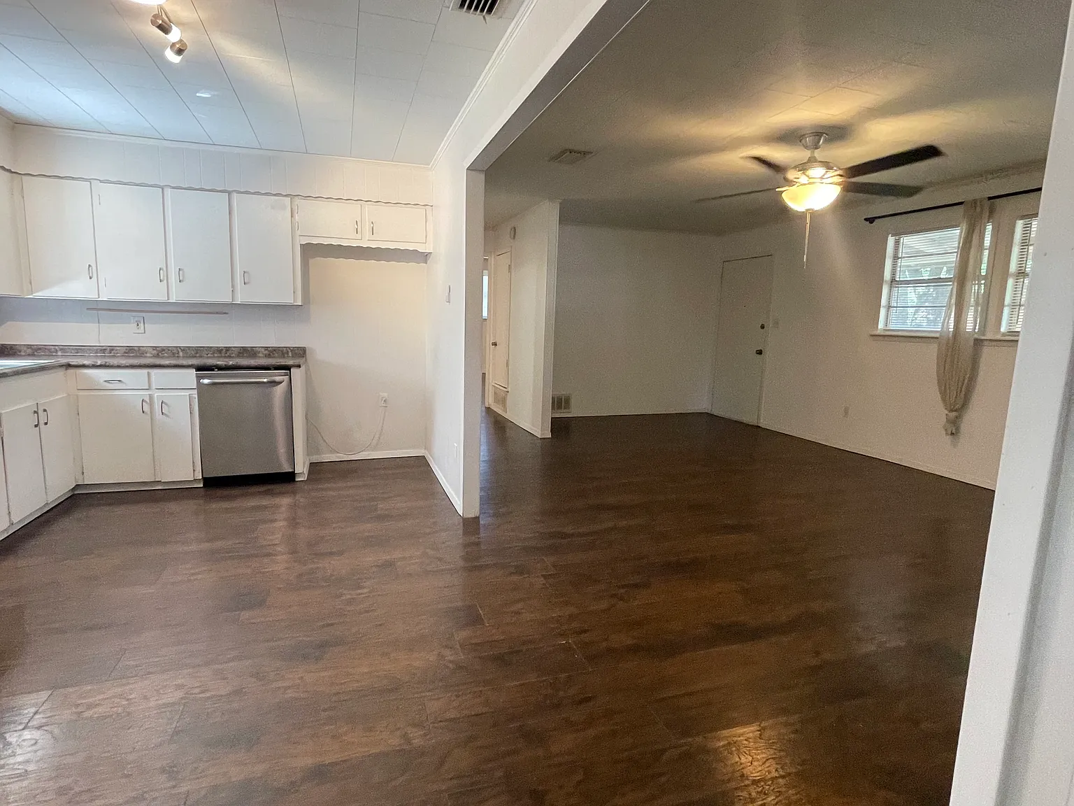 2 bed, 1152 sqft, $1,685 — Photo 4