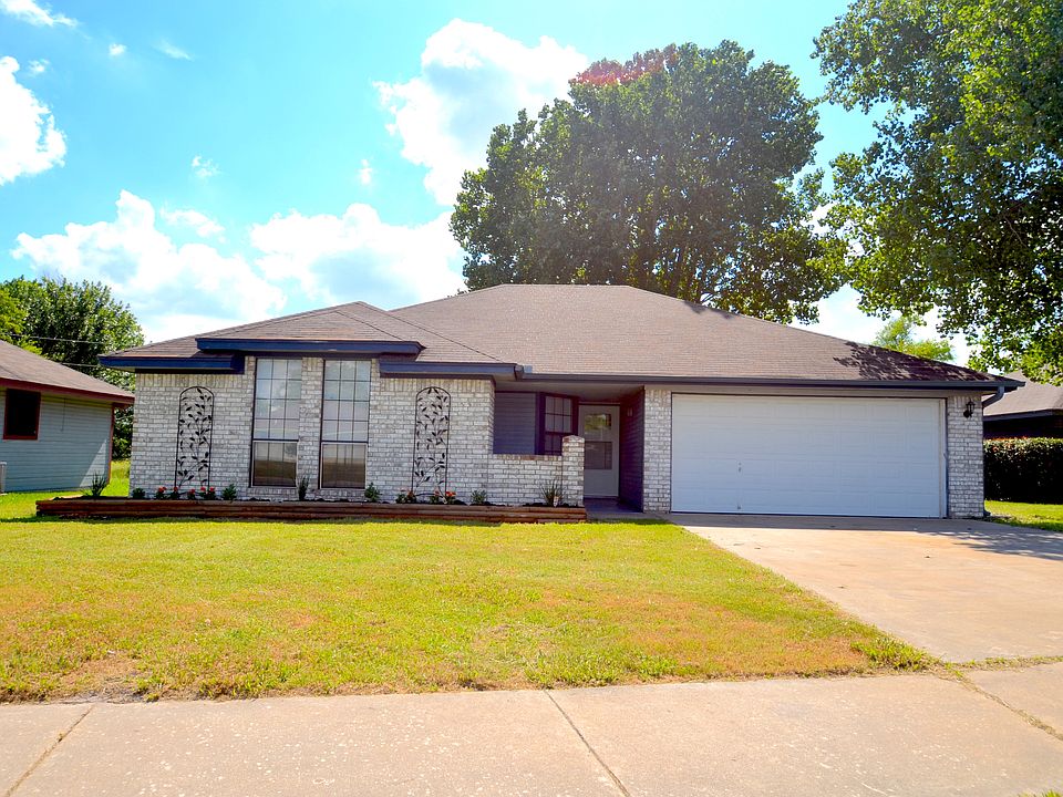 1st image of 2305 Caprice Dr
